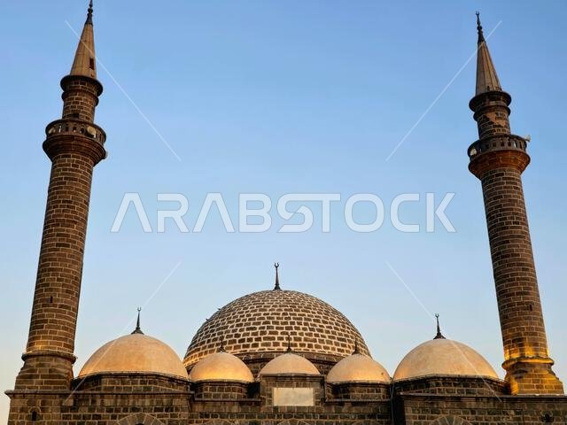 مسجد الأنبارية، أو المسجد الحميدية، هو مسجد بناه الأتراك العثمانيون في المدينة المنورة، وقد بناه السلطان العثماني عبد الحميد الثاني عام 1908. مسجد الأنبارية، أو المسجد الحميدية، هو مسجد بناه الأتراك العثمانيون في المدينة المنورة، وقد بناه السلطان العثماني عبد الحميد الثاني عام 1908.
