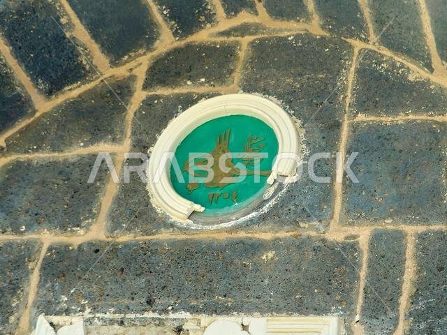 المدينة المنورة، المملكة العربية السعودية، 26 يونيو 2024: مسجد أبو بكر الصديق، أحد أقدم المساجد في المدينة المنورة، ويقع في الركن الجنوبي الغربي من المدينة المنورة. المدينة المنورة، المملكة العربية السعودية، 26 يونيو 2024: مسجد أبو بكر الصديق، أحد أقدم المساجد في المدينة المنورة، ويقع في الركن الجنوبي الغربي من المدينة المنورة.