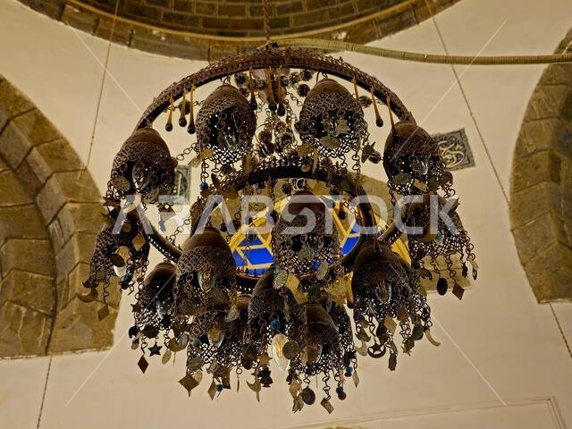 مسجد الأنبارية، أو المسجد الحميدية، هو مسجد بناه الأتراك العثمانيون في المدينة المنورة، وقد بناه السلطان العثماني عبد الحميد الثاني عام 1908. مسجد الأنبارية، أو المسجد الحميدية، هو مسجد بناه الأتراك العثمانيون في المدينة المنورة، وقد بناه السلطان العثماني عبد الحميد الثاني عام 1908.