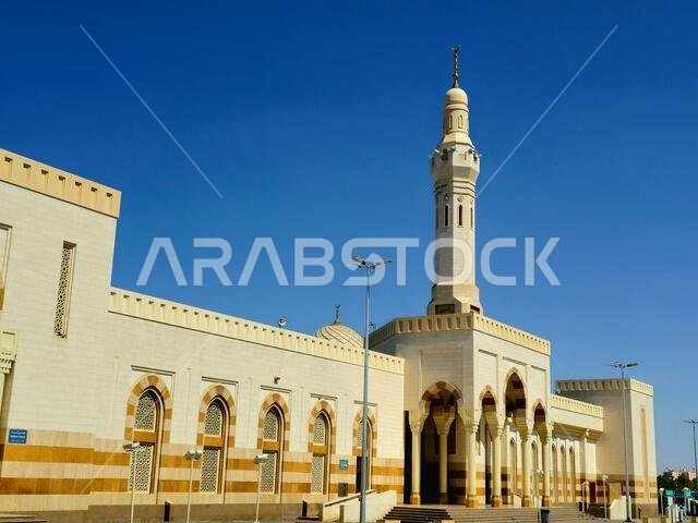 المدينة المنورة، المملكة العربية السعودية، 27 يونيو 2024: مسجد جبل أحد، وهو جبل يقع شمال المدينة المنورة، وموقع المعركة الثانية بين النبي محمد صلى الله عليه وسلم المدينة المنورة، المملكة العربية السعودية، 27 يونيو 2024: مسجد جبل أحد، وهو جبل يقع شمال المدينة المنورة، وموقع المعركة الثانية بين النبي محمد صلى الله عليه وسلم
