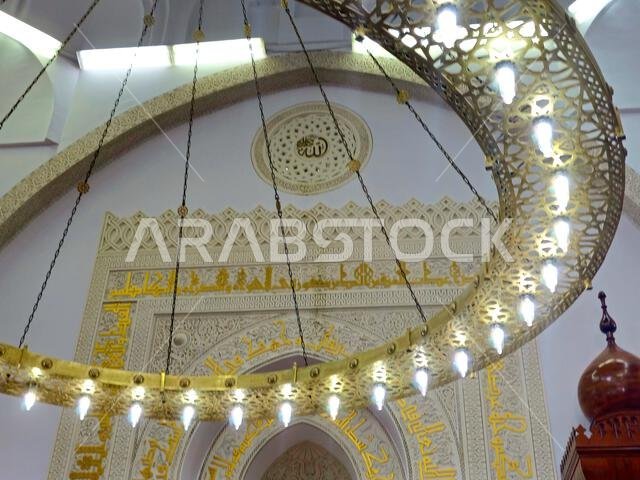 المدينة المنورة، المملكة العربية السعودية، 27 يونيو 2024: مسجد القبلتين، الذي يضم محرابين (مكانين يشيران إلى القبلة) في اتجاهين مختلفين المدينة المنورة، المملكة العربية السعودية، 27 يونيو 2024: مسجد القبلتين، الذي يضم محرابين (مكانين يشيران إلى القبلة) في اتجاهين مختلفين