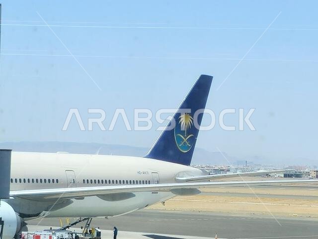المدينة المنورة، المملكة العربية السعودية، 29 يونيو 2024: طائرة تابعة للخطوط الجوية السعودية في مطار الأمير محمد بن عبد العزيز الدولي بالمدينة المنورة، مخصصة للرحلات الداخلية والمحلية.