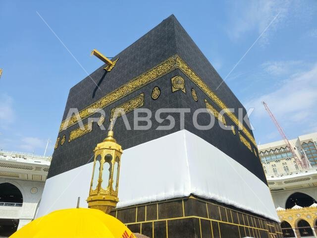 مكة المكرمة، المملكة العربية السعودية، 21 يونيو 2024: الكعبة المشرفة في ملابس الإحرام، الكعبة بناء حجري يقع في قلب أهم مساجد الإسلام وأقدسها. مكة المكرمة، المملكة العربية السعودية، 21 يونيو 2024: الكعبة المشرفة في ملابس الإحرام، الكعبة بناء حجري يقع في قلب أهم مساجد الإسلام وأقدسها.