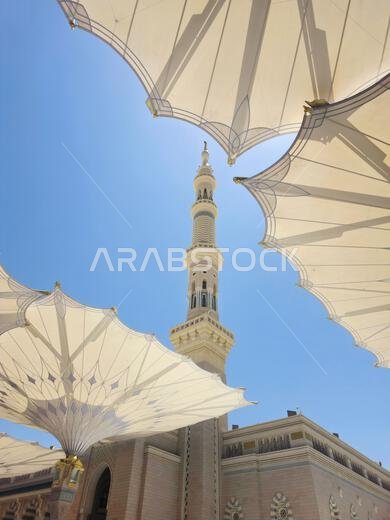 الواجهة الخارجية للمسجد النبوي، وهو موقع حج رئيسي يقع تحت إشراف خادم الحرمين الشريفين الواجهة الخارجية للمسجد النبوي، وهو موقع حج رئيسي يقع تحت إشراف خادم الحرمين الشريفين