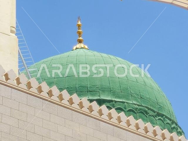 القبة الخضراء للمسجد النبوي، وهو موقع حج رئيسي يقع تحت إشراف خادم الحرمين الشريفين القبة الخضراء للمسجد النبوي، وهو موقع حج رئيسي يقع تحت إشراف خادم الحرمين الشريفين