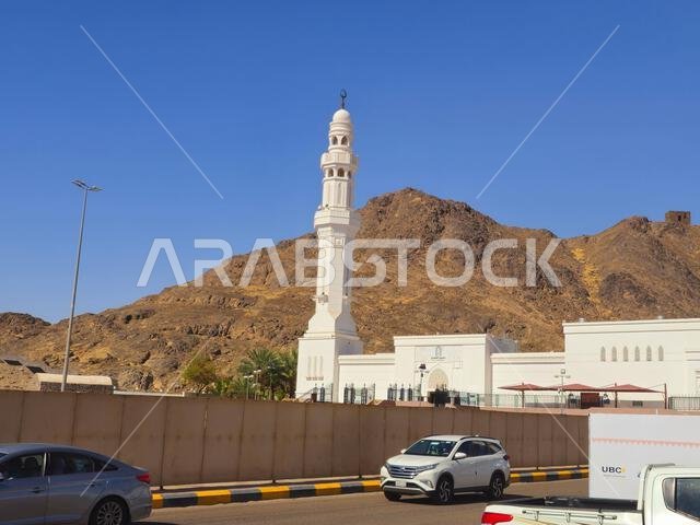 المدينة المنورة، المملكة العربية السعودية، 27 يونيو 2024: موقع معركة الخندق، أو معركة الأحزاب أو الكونفدراليين، كان جزءًا من الصراع بين المسلمين
