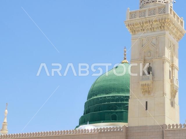 المئذنة والقبة الخضراء للمسجد النبوي، وهو موقع حج رئيسي يقع تحت إشراف حراسة الدولة.