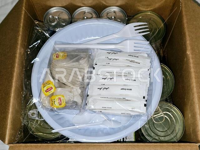 مكة المكرمة، المملكة العربية السعودية، 7 يونيو 2024: وجبات معلبة للحجاج المصريين، وجبات خلال موسم الحج في مدينة مكة المكرمة، وجبات سريعة متوفرة في مكة المكرمة، المملكة العربية السعودية، 7 يونيو 2024: وجبات معلبة للحجاج المصريين، وجبات خلال موسم الحج في مدينة مكة المكرمة، وجبات سريعة متوفرة في