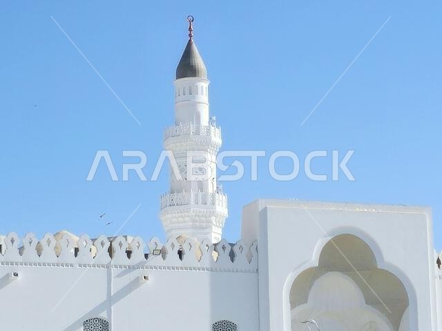 يُعتقد أن مسجد قباء هو أول مسجد في العالم، وقد بُني في اليوم الأول لهجرة النبي محمد صلى الله عليه وسلم إلى المدينة المنورة، حيث كان أول مسجد في العالم. يُعتقد أن مسجد قباء هو أول مسجد في العالم، وقد بُني في اليوم الأول لهجرة النبي محمد صلى الله عليه وسلم إلى المدينة المنورة، حيث كان أول مسجد في العالم.