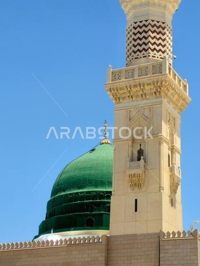 المئذنة والقبة الخضراء للمسجد النبوي، وهو موقع حج رئيسي يقع تحت إشراف حراسة الدولة.