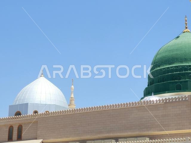 المئذنة والقبة الخضراء للمسجد النبوي، وهو موقع حج رئيسي يقع تحت إشراف حراسة الدولة.