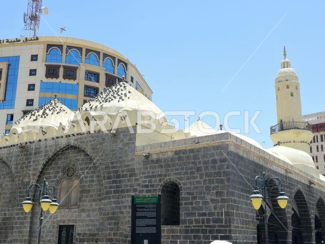 المدينة المنورة، المملكة العربية السعودية، 26 يونيو 2024: مسجد الغمامة، أحد أقدم المساجد في المدينة المنورة، يُعتقد أن النبي محمد صلى الله عليه وسلم قد دخله.