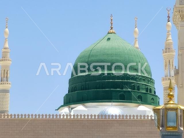 القبة الخضراء للمسجد النبوي، وهو موقع حج رئيسي يقع تحت إشراف خادم الحرمين الشريفين القبة الخضراء للمسجد النبوي، وهو موقع حج رئيسي يقع تحت إشراف خادم الحرمين الشريفين