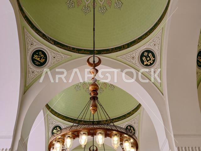 يُعتقد أن مسجد قباء هو أول مسجد في العالم، وقد بُني في اليوم الأول لهجرة النبي محمد صلى الله عليه وسلم إلى المدينة المنورة، حيث كان أول مسجد في العالم. يُعتقد أن مسجد قباء هو أول مسجد في العالم، وقد بُني في اليوم الأول لهجرة النبي محمد صلى الله عليه وسلم إلى المدينة المنورة، حيث كان أول مسجد في العالم.