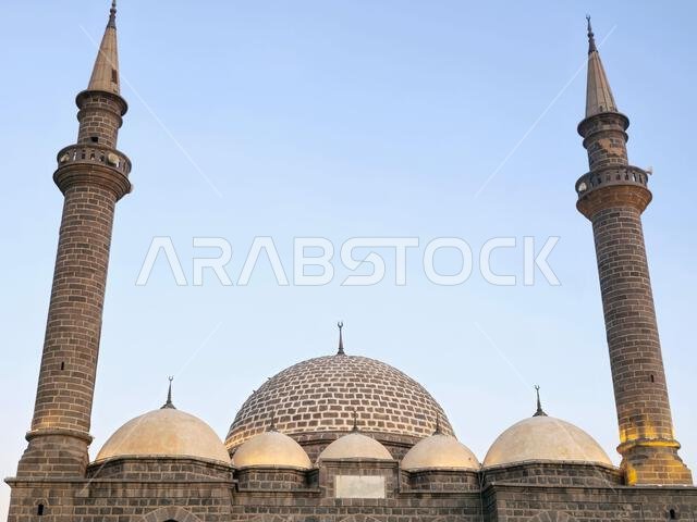 مسجد الأنبارية، أو المسجد الحميدية، هو مسجد بناه الأتراك العثمانيون في المدينة المنورة، وقد بناه السلطان العثماني عبد الحميد الثاني عام 1908. مسجد الأنبارية، أو المسجد الحميدية، هو مسجد بناه الأتراك العثمانيون في المدينة المنورة، وقد بناه السلطان العثماني عبد الحميد الثاني عام 1908.