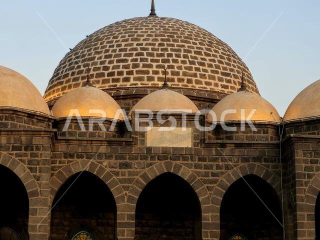 مسجد الأنبارية، أو المسجد الحميدية، هو مسجد بناه الأتراك العثمانيون في المدينة المنورة، وقد شُيّد عام 1908 بأمر من السلطان العثماني عبد الحميد الثاني. مسجد الأنبارية، أو المسجد الحميدية، هو مسجد بناه الأتراك العثمانيون في المدينة المنورة، وقد شُيّد عام 1908 بأمر من السلطان العثماني عبد الحميد الثاني.