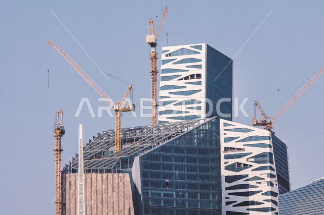 صورة لأبراج المركز المالي خلال مرحلة البناء والتشييد ، تصميم المباني وتنفيذها ، الفن الهندسي المعماري لمركز الملك عبدالله المالي ( كافد )، ابراج وناطحات السحاب في الرياض في المملكة العربية السعودية