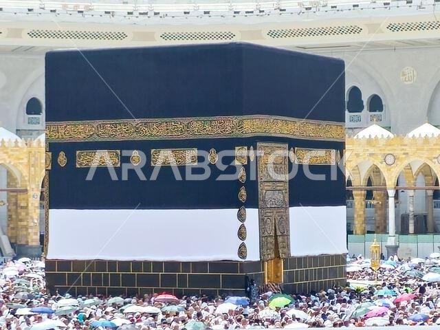مكة المكرمة، المملكة العربية السعودية، 4 يونيو 2024: الطواف حول الكعبة في الحج، الحج، العمرة، الطواف، الطواف، الطواف حول الكعبة المشرفة سبع مرات