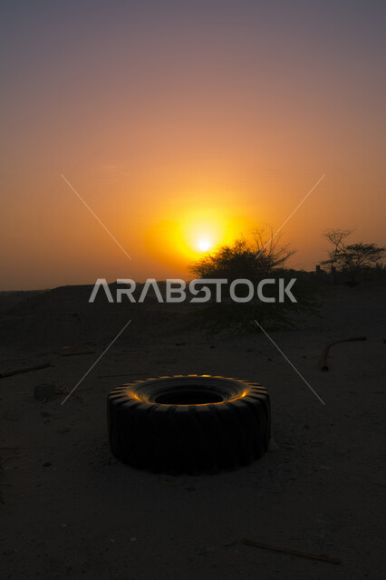 A wonderful view of the sunset in the sky, the reflection of sunlight on a car tire in the desert of Saudi Arabia, the beauty of the scenic beauty of Saudi Arabia