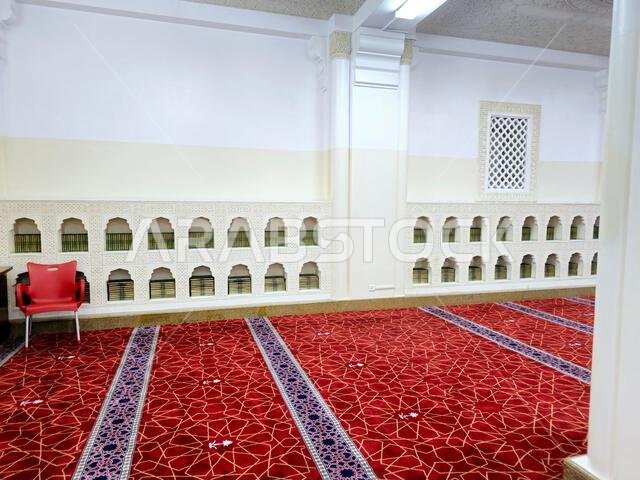 المدينة المنورة، المملكة العربية السعودية، 27 يونيو 2024: مسجد القبلتين، الذي يضم محرابين (مكانين يشيران إلى القبلة) في اتجاهين مختلفين المدينة المنورة، المملكة العربية السعودية، 27 يونيو 2024: مسجد القبلتين، الذي يضم محرابين (مكانين يشيران إلى القبلة) في اتجاهين مختلفين