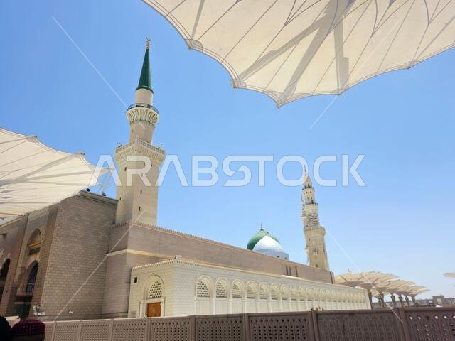 المدينة المنورة، المملكة العربية السعودية، 26 يونيو 2024: المنظر الخارجي للمسجد النبوي، وهو موقع حج رئيسي يقع ضمن نطاق... المدينة المنورة، المملكة العربية السعودية، 26 يونيو 2024: المنظر الخارجي للمسجد النبوي، وهو موقع حج رئيسي يقع ضمن نطاق...
