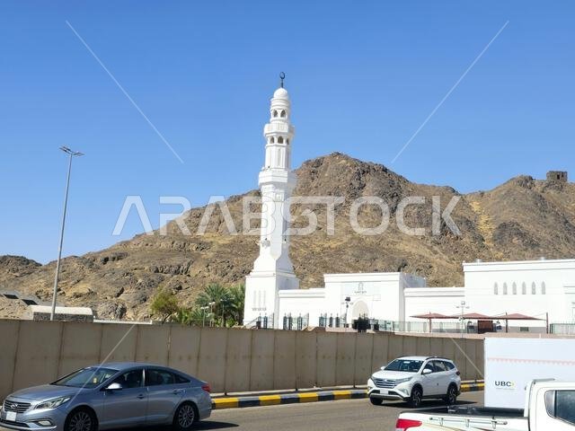 المدينة المنورة، المملكة العربية السعودية، 27 يونيو 2024: موقع معركة الخندق، أو معركة الأحزاب أو الكونفدراليين، كان جزءًا من الصراع بين المسلمين