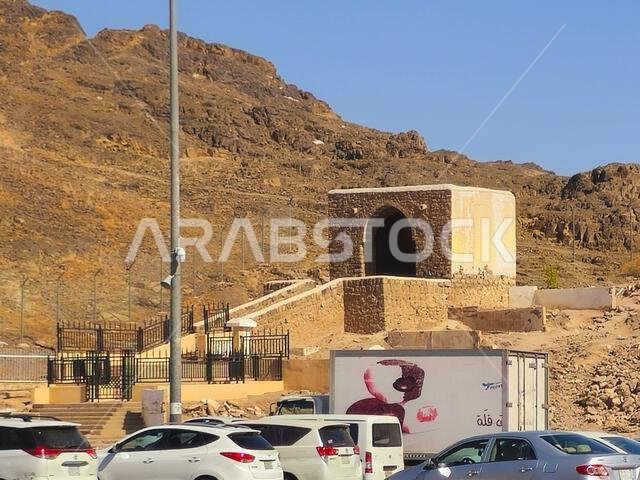 المدينة المنورة، المملكة العربية السعودية، 27 يونيو 2024: موقع معركة الخندق، أو معركة الأحزاب أو الكونفدراليين، كان جزءًا من الصراع بين المسلمين