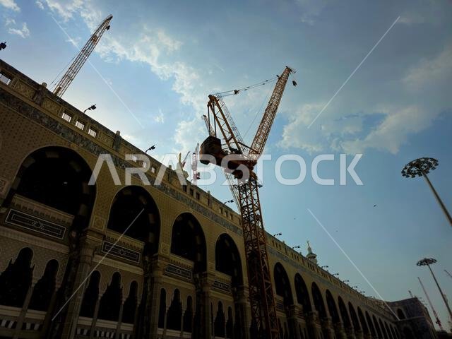 مكة المكرمة، المملكة العربية السعودية، 5 يونيو 2024: موقع بناء مزود برافعات ومبنى جديد في مكة المكرمة، عاصمة مكة المكرمة.