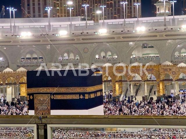 مكة المكرمة، المملكة العربية السعودية، 5 يونيو 2024: الطواف حول الكعبة في الحج، الحج، العمرة، الطواف، الطواف، الطواف حول الكعبة المشرفة سبع مرات
