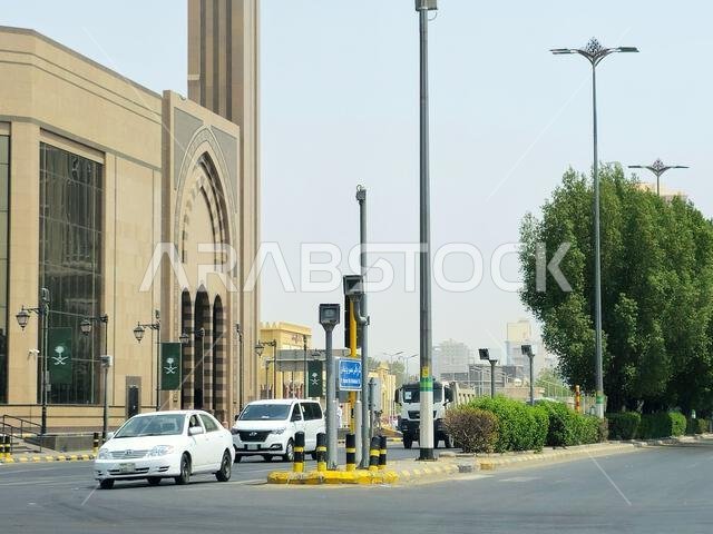 مكة المكرمة، المملكة العربية السعودية، 8 يونيو 2024: كاميرا رادار لمراقبة السرعة والسلامة على الطرق السريعة لرصد وتسجيل المركبات على الطرق، الهيئة العامة. مكة المكرمة، المملكة العربية السعودية، 8 يونيو 2024: كاميرا رادار لمراقبة السرعة والسلامة على الطرق السريعة لرصد وتسجيل المركبات على الطرق، الهيئة العامة.