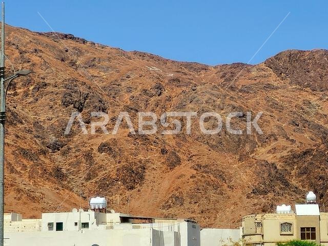 جبل أحد، وهو جبل يقع شمال المدينة المنورة، موقع المعركة الثانية بين النبي محمد صلى الله عليه وسلم ومشركي قبيلته قريش.