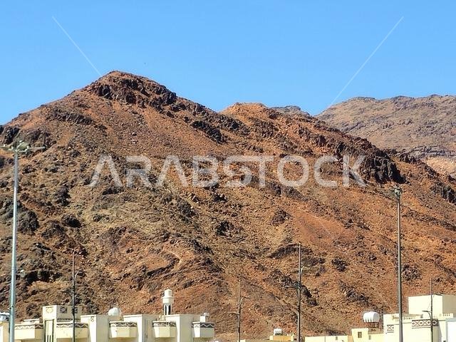 جبل أحد، وهو جبل يقع شمال المدينة المنورة، موقع المعركة الثانية بين النبي محمد صلى الله عليه وسلم ومشركي قبيلته قريش.