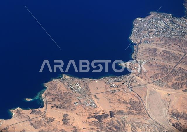 صورة جوية لمدينة حقل الساحلية في المملكة العربية السعودية.
