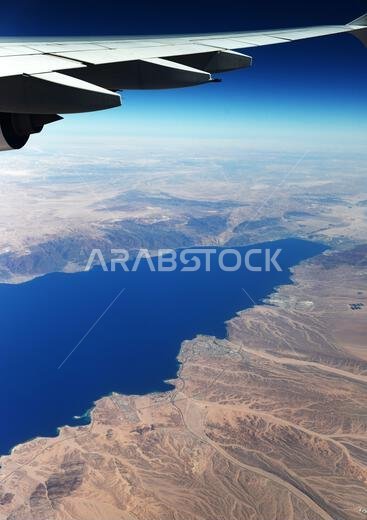 منظر جوي لخليج العقبة والساحل السعودي والأردني.