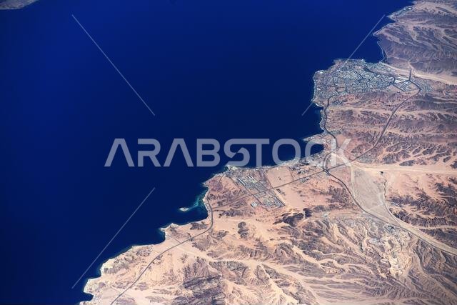 صورة جوية لمدينة حقل الساحلية في المملكة العربية السعودية.