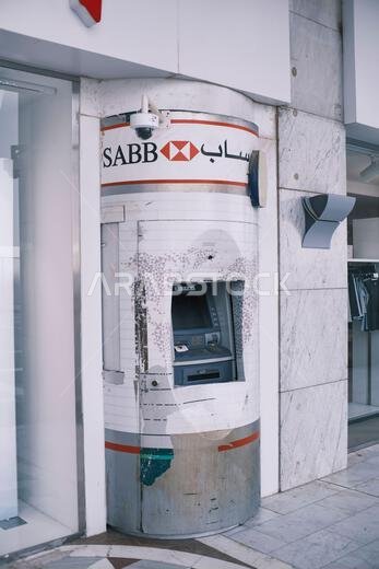جهاز الصراف الآلي التابع للبنك السعودي البريطاني (SABB) خارج المسجد النبوي في المدينة المنورة، المملكة العربية السعودية.