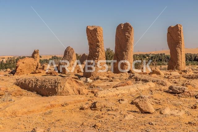 Rajajil (Rajajel) columns in Sakaka, Saudi Arabia Rajajil (Rajajel) columns in Sakaka, Saudi Arabia