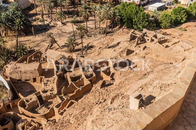 أطلال قلعة الزبال في سكاكا، المملكة العربية السعودية أطلال قلعة الزبال في سكاكا، المملكة العربية السعودية