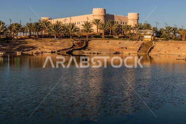 حديقة مع بحيرة صغيرة في سكاكا، المملكة العربية السعودية