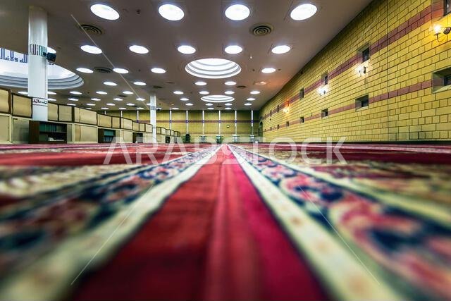 مسجد جميل في الدمام - منظر داخلي. مدينة الدمام، المملكة العربية السعودية. ٣١ يناير ٢٠٢٤