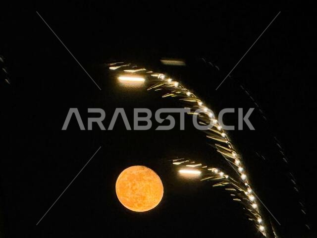 Doha, Qatar. 17th Nov, 2024. A supermoon appears in the skies over Doha, as the last supermoon of 2024 rises over Qatar, Saudi Arabia and the United Arab Emirates. Credit: SOPA Images Limited/Alamy Live News