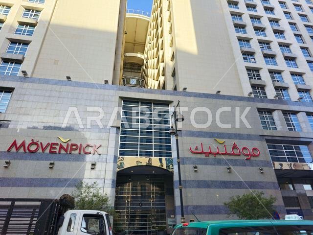 المدينة المنورة، المملكة العربية السعودية، 26 يونيو 2024: فندق موفنبيك المدينة المنورة في المملكة العربية السعودية، شركة موفنبيك للفنادق والمنتجعات هي شركة سويسرية لإدارة الفنادق مقرها الرئيسي في المدينة المنورة، المملكة العربية السعودية، 26 يونيو 2024: فندق موفنبيك المدينة المنورة في المملكة العربية السعودية، شركة موفنبيك للفنادق والمنتجعات هي شركة سويسرية لإدارة الفنادق مقرها الرئيسي في