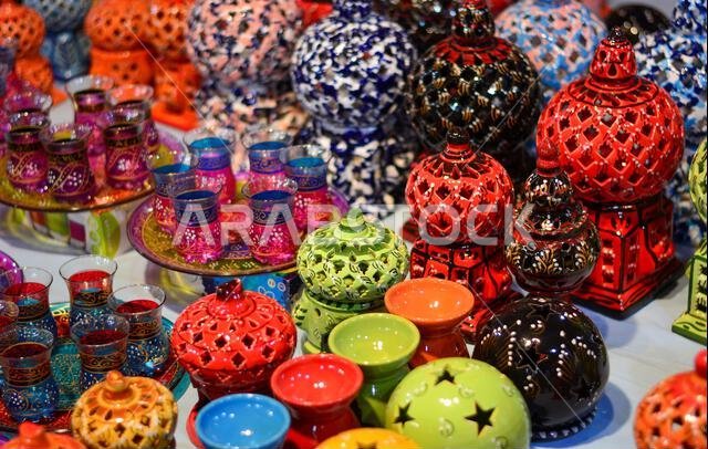 the salaries the colors that are found in the markets of the East