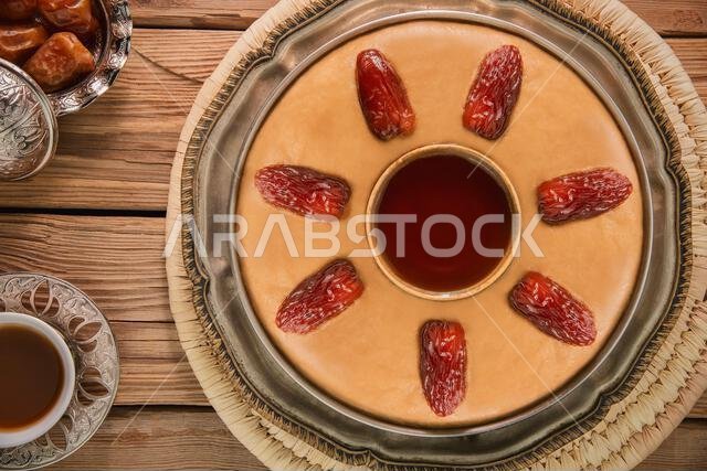 المطبخ العربي؛ تُعدّ "الأسيدة" من أشهر الحلويات والأطباق التقليدية في العديد من الدول العربية، وغالباً ما تُقدّم خلال الأعياد الدينية.