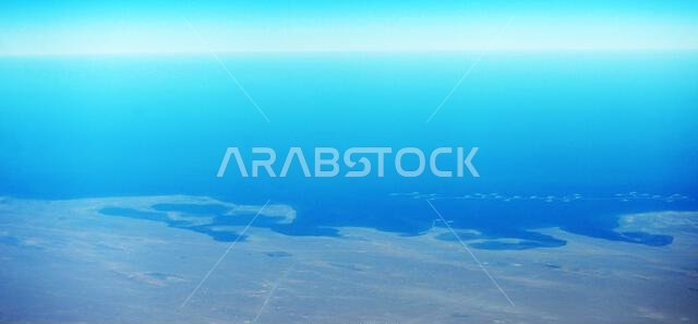 منظر جوي للساحل السعودي على الخليج العربي بين الخواري ومنيفة.
