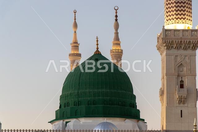 القبة الخضراء للمسجد النبوي في المدينة المنورة. القبة الخضراء للمسجد النبوي في المدينة المنورة.