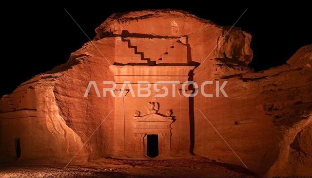 مقبرة نبطية في العلا، صورة ليلية، المملكة العربية السعودية، العلا