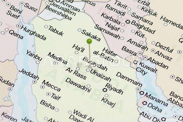 صورة مكبرة لإبرة خضراء داخل خريطة مدينة بريدة السياسية في المملكة العربية السعودية