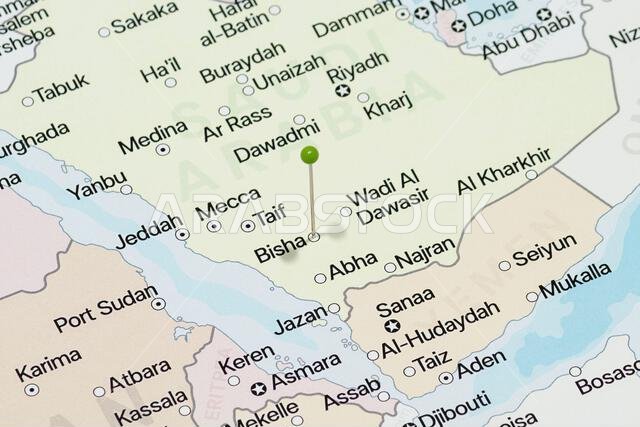 صورة مكبرة لإبرة خضراء داخل خريطة مدينة بيشة السياسية في المملكة العربية السعودية