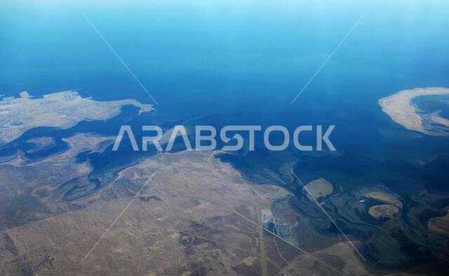 منظر جوي لمنطقة رأس الخير ومنطقة الجبيل البحرية في المملكة العربية السعودية.